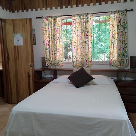 Mal Pais Surf Camp Hotel Playa Santa Teresa  Kültér fotó
