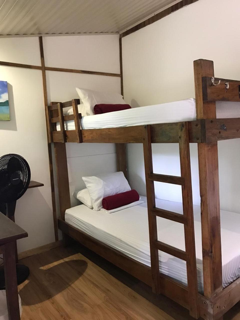 Mal Pais Surf Camp Hotel Playa Santa Teresa  Kültér fotó