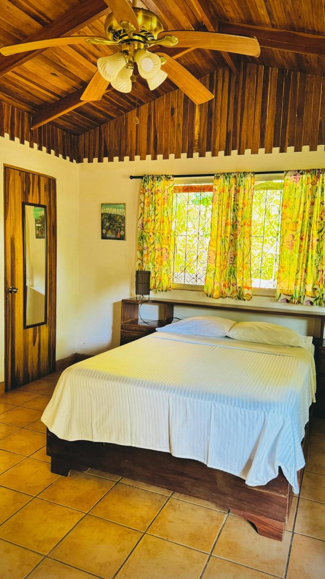 Mal Pais Surf Camp Hotel Playa Santa Teresa  Kültér fotó
